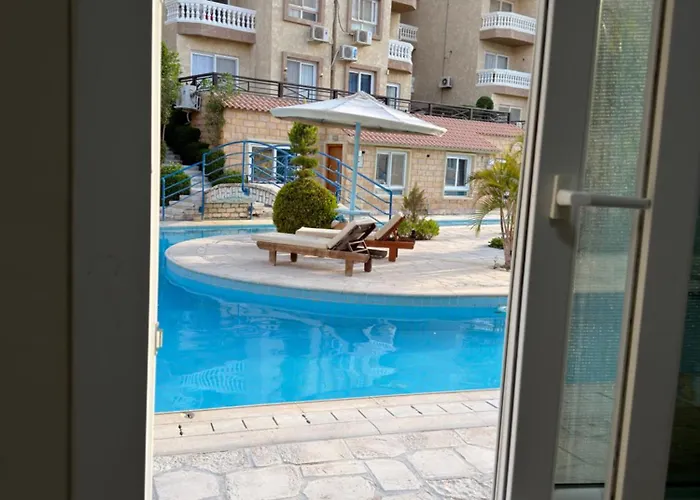 Apartment Honey Cozy Poolside *